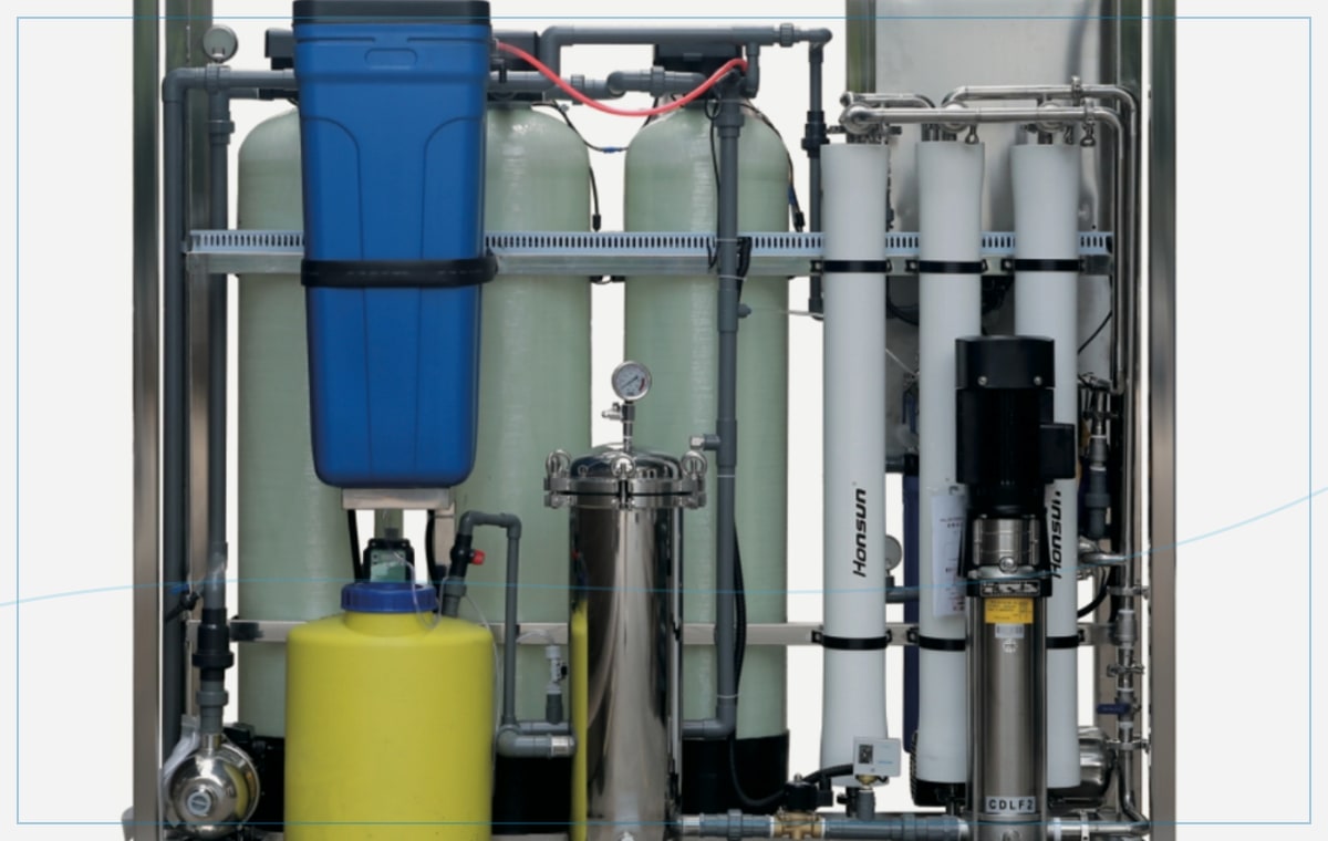 Packaged brackish water RO system using Z1 antifouling membrane elements